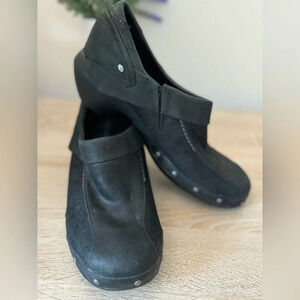 MERRELL Women’s Black Studded Leather clogs size 10